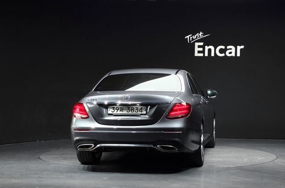 Mercedes-Benz E-Class E300 AMG Line — пробег 95 769 км — фото 4 из 5