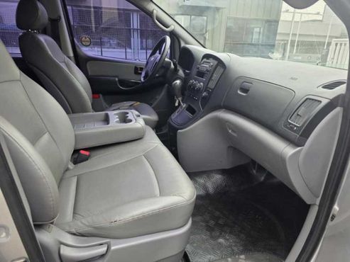 Hyundai Starex 12-Seater Wagon CVX Deluxe — пробег 155 306 км — фото 5 из 5