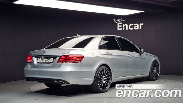 Mercedes-Benz E-Class E220 Bluetec Avantgarde Sport — пробег 96 163 км — фото 2 из 5