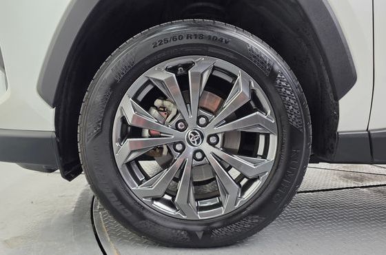 Toyota RAV4 2.5 4WD Hybrid — пробег 126 827 км — фото 5 из 5