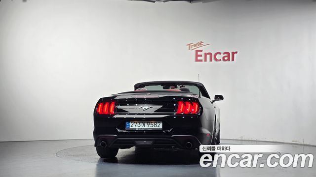 Ford Mustang Convertible — пробег 66 807 км — фото 4 из 5