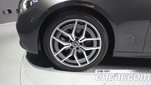 Mercedes-Benz E-Class E220d 4MATIC AMG Line — пробег 51 733 км — фото 5 из 5