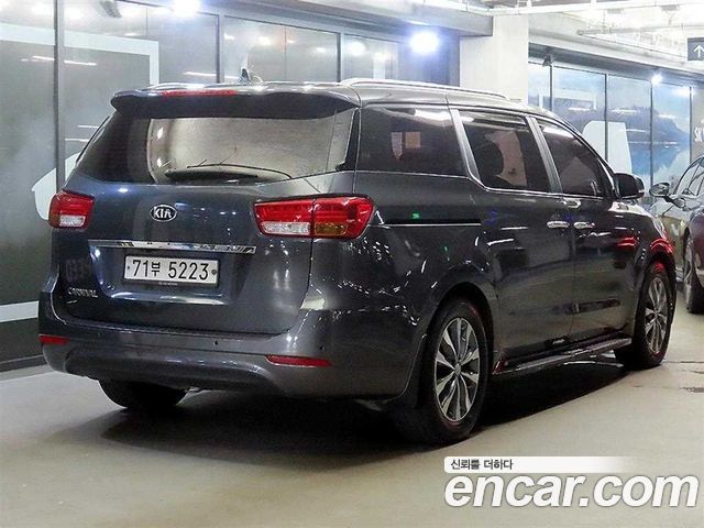 Kia Carnival 11-seater Prestige — пробег 179 315 км — фото 4 из 5
