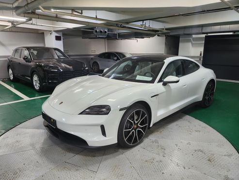Porsche Taycan Base — пробег 10 500 км — фото 3 из 5
