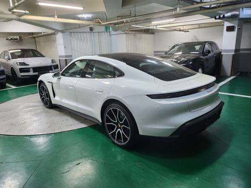 Porsche Taycan Base — пробег 10 500 км — фото 4 из 5