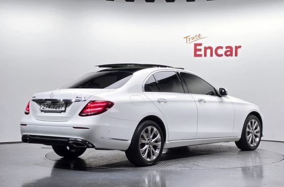 Mercedes-Benz E-Class E300 4MATIC Exclusive — пробег 63 727 км — фото 2 из 5