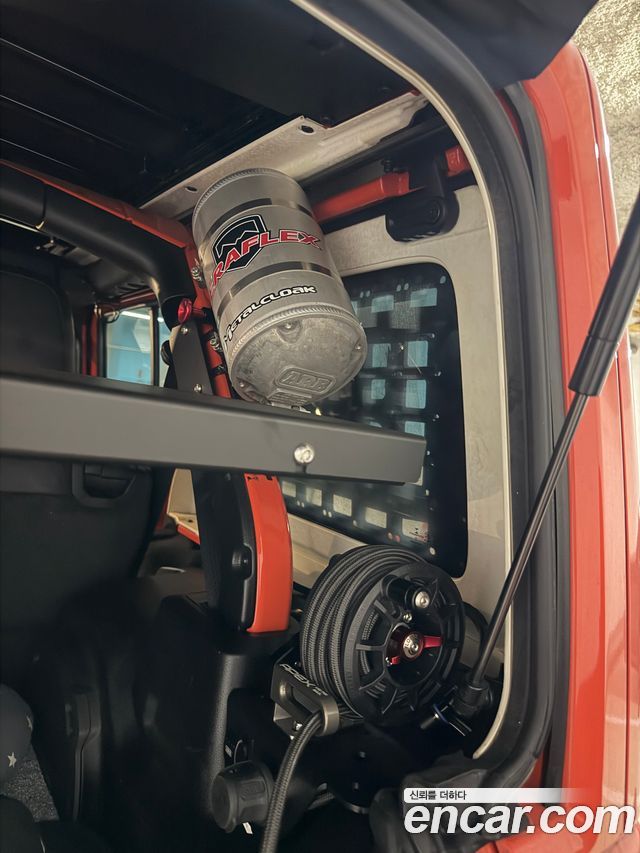 Jeep Wrangler 2.0 Rubicon Power Top 4Door — пробег 92 000 км — фото 5 из 5