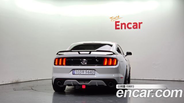Ford Mustang GT Coupe — пробег 105 924 км — фото 4 из 5