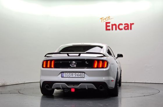 Ford Mustang GT Coupe — пробег 105 924 км — фото 4 из 5