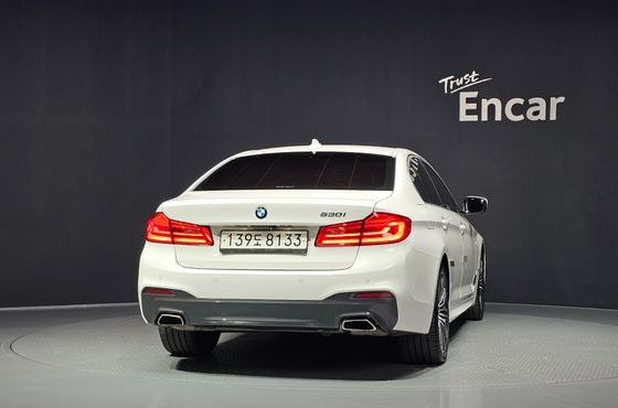 BMW 5-Series 530i M Sport Package Plus — пробег 54 914 км — фото 4 из 5