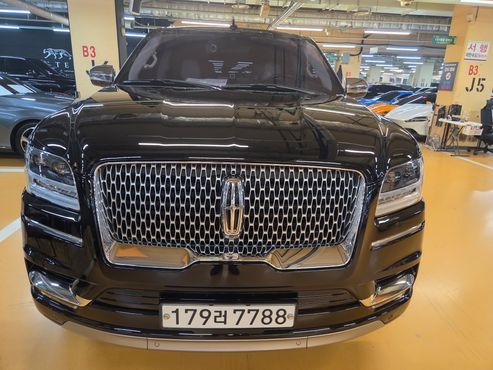 Lincoln Navigator 3.5L Black Label — пробег 168 000 км — фото 1 из 5