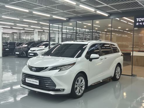Toyota Sienna 2.5 Hybrid 2WD — пробег 30 295 км — фото 1 из 5