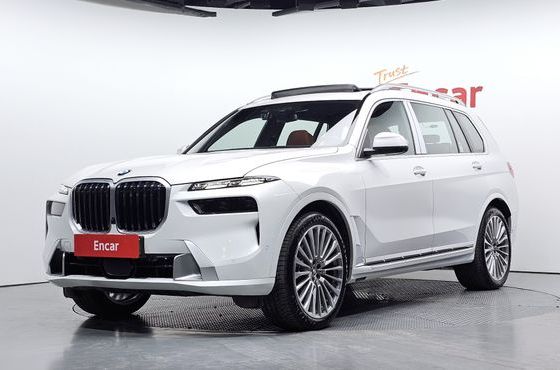 BMW X7 xDrive 40i Design Pure Excellence 7-Seater — пробег 10 538 км — фото 1 из 5