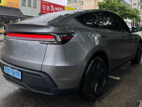 Tesla Model Y Premium RWD — пробег 2 850 км — фото 2 из 5