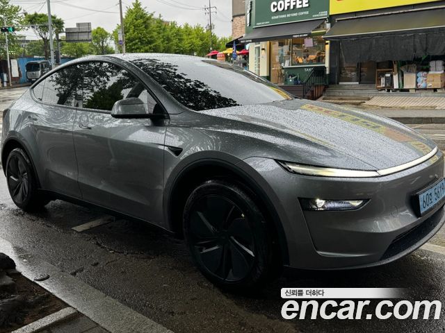 Tesla Model Y Premium RWD — пробег 2 850 км — фото 3 из 5