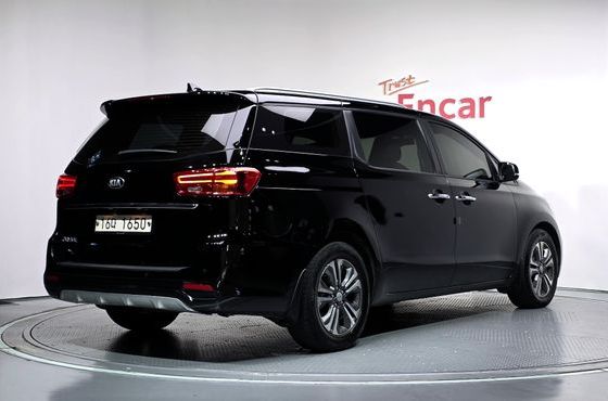 Kia Carnival 9-Seater Luxury — пробег 192 327 км — фото 2 из 5