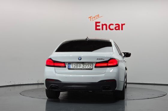 BMW 5-Series 530e M Sport — пробег 39 023 км — фото 4 из 5